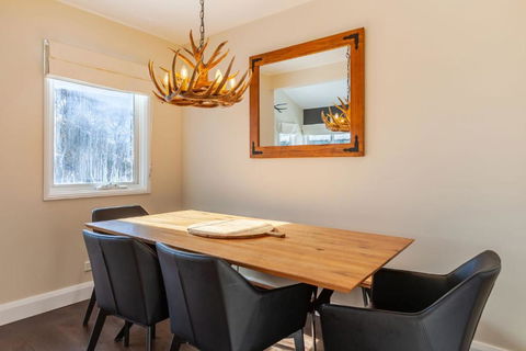 Family Chalet 32 The Stables Perisher - Holiday Cairns 4