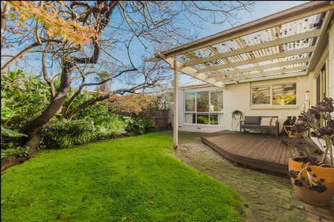Family Friendly Art Deco Garden Patio WiFi WFH - Holiday Cairns 0