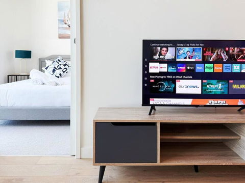 Fantastic View Apt Near CBD-Gym Pool Free Parking - Holiday Cairns 4