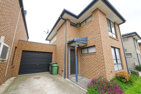 Fawkner Modern 3BR House Netflix WiFi Parking - Holiday Cairns 0