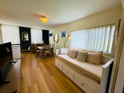FORR64 - Cosy East Perth Retreat - Holiday Cairns 0