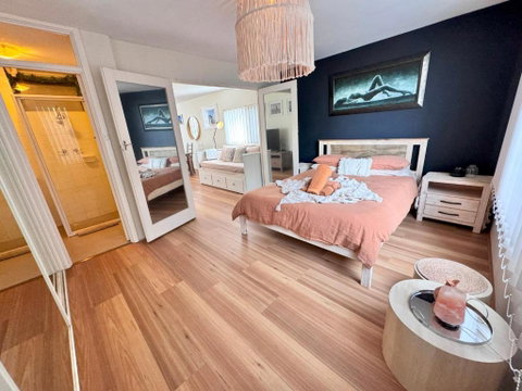 FORR64 - Cosy East Perth Retreat - Holiday Cairns 1