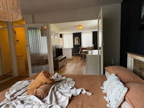 FORR64 - Cosy East Perth Retreat - Holiday Cairns 3