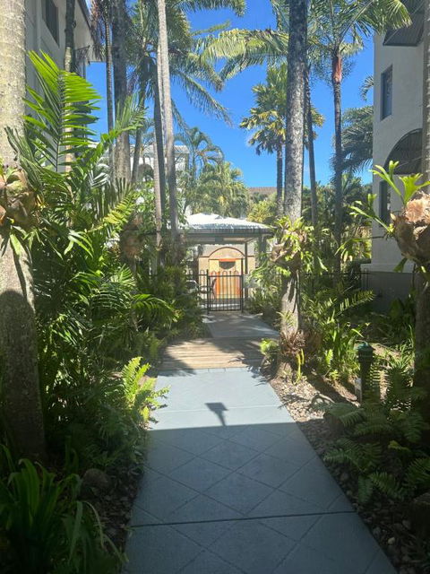 Fantastic Self-contained 1 Bedroom Apartment In Cairns North - Holiday Cairns 2