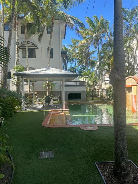 Fantastic Self-contained 1 Bedroom Apartment In Cairns North - Holiday Cairns 0