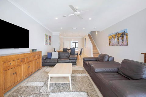 Fulcher Lane - A Zen Retreat In Modern Comfort - Holiday Cairns 0