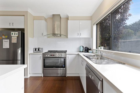 Gemstone At Sunderland Bay - Holiday Cairns 4