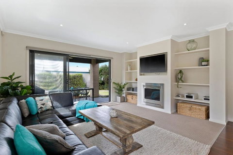 Gemstone At Sunderland Bay - Holiday Cairns 1