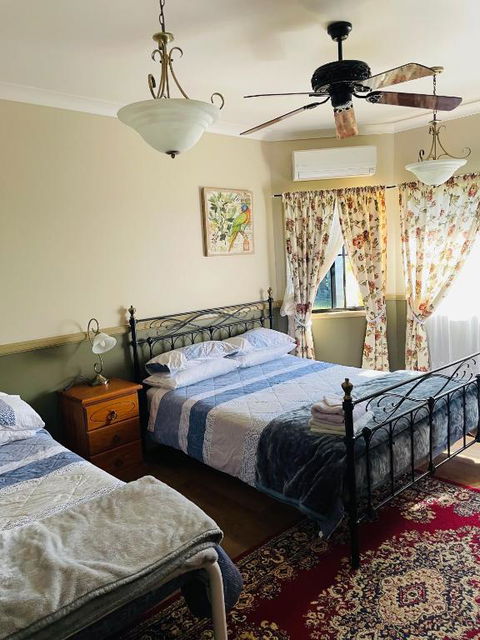 GOLDEN LACE B&B - Holiday Cairns 2