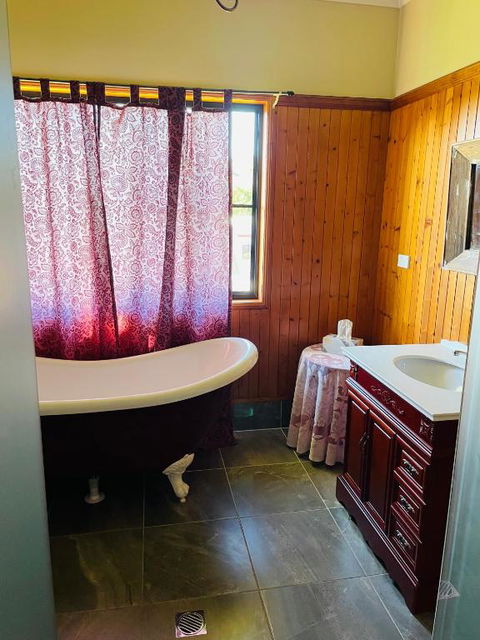 GOLDEN LACE B&B - Holiday Cairns 3
