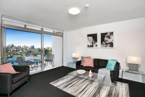 HARIS - Modern 2BR Apartment With Views - Holiday Cairns 0