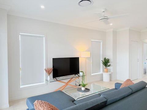 Harmony Heights 4 Beds Villa At Rochedale - Holiday Cairns 2