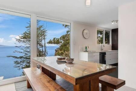 Hidden Bay Retreat-5 Bed- 15min To Hobart - Holiday Cairns 3