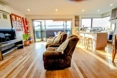 Hideaway By The Bay - Holiday Cairns 2