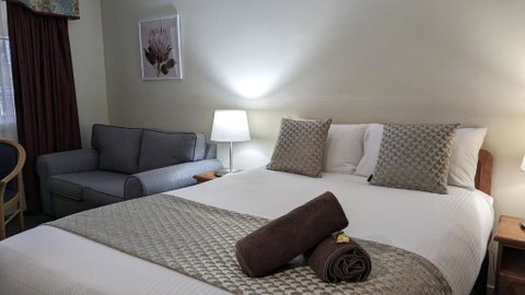 Highlands Motor Inn - Holiday Cairns 2