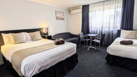 Highlands Motor Inn - Holiday Cairns 1