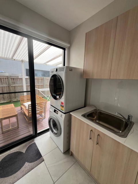 Home Away From Home & Resort Facility - Holiday Cairns 1