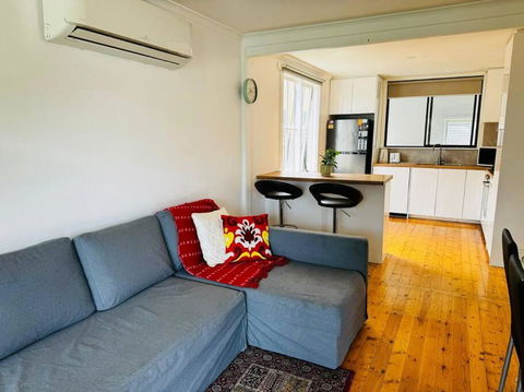 House In Sunshine Close To City - Holiday Cairns 0