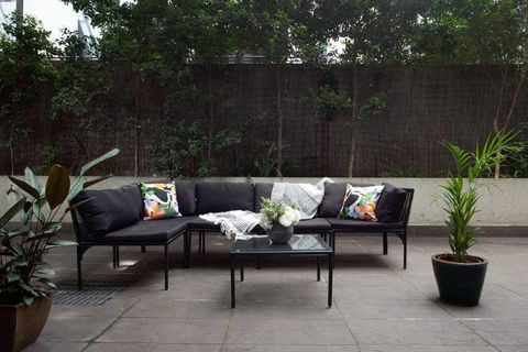 Huge 3 Bed Camperdown Garden Apt W Parking Aircon - Holiday Cairns 1