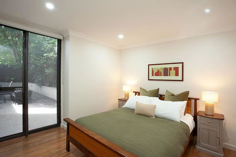 Huge 3 Bed Camperdown Garden Apt W Parking Aircon - Holiday Cairns 2