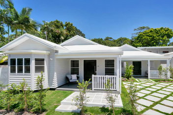 Industrial Luxe Villa - Boutique 1 Bedroom Luxury Villa with Holiday Cairns