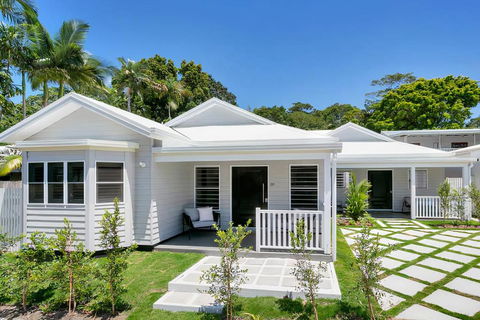Industrial Luxe Villa - Boutique 1 Bedroom Luxury Villa - Holiday Cairns 0