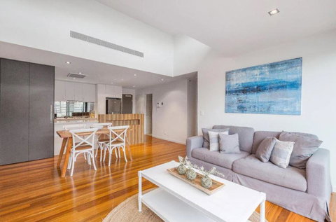 Hotel Lifestyle Home Living In Williamstown - Holiday Cairns 0