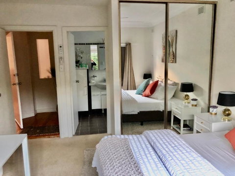 Hotel Style Monterey Guest Studio Near Hospitals, Beach And Airport - Holiday Cairns 1
