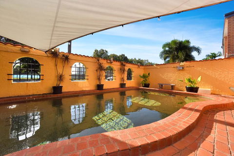 Adobe Motel - Holiday Cairns 1