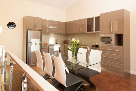 Albany Waves - Holiday Cairns 0