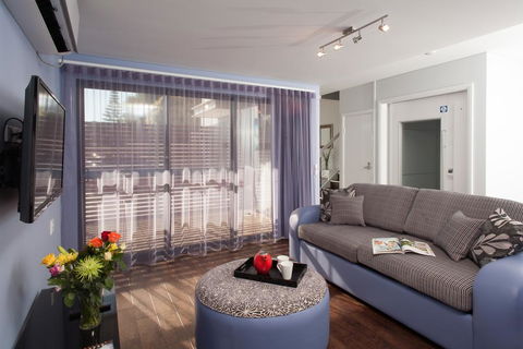 Albany Waves - Holiday Cairns 3