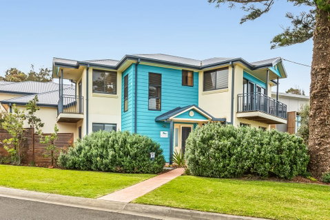 Allure - On Seven Mile Beach Gerroa - Holiday Cairns 1