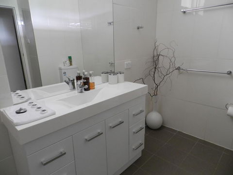 Almas Cottage - Holiday Cairns 3