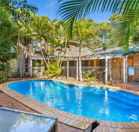 Amaroo - Rainbow Shores Room for everyone and walk to beach - Holiday Cairns