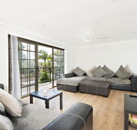 Amaroo Retreat  Fingal Bay - Holiday Cairns