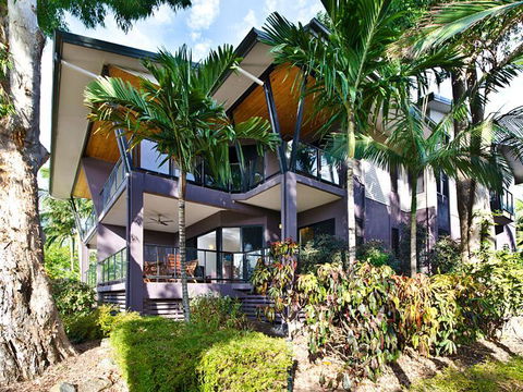 Anchorage - Holiday Cairns 1