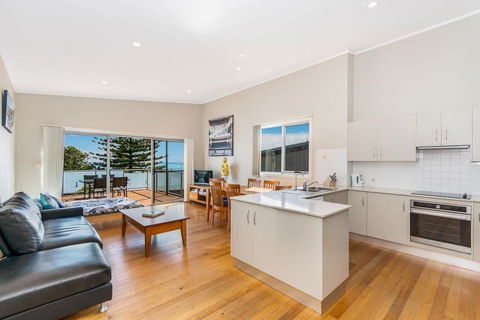 Angourie Blue Unit 2 - Holiday Cairns 2