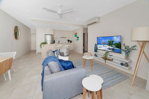 Apartment Close To The City Life On Lake 3 - Holiday Cairns 0