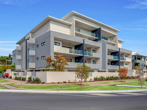 Apartment Close To The City Life On Lake 3 - Holiday Cairns 1