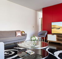 Apartment with Balcony and Parking near Racecourse - Holiday Cairns