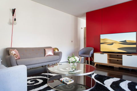 Apartment With Balcony And Parking Near Racecourse - Holiday Cairns 0