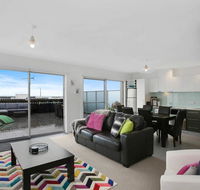 APOLLO 13 PENTHOUSE - free wifi  huge terrace - Holiday Cairns