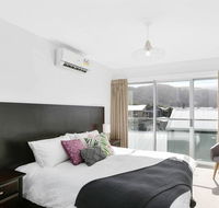APOLLO 13 STUDIO - free wifi opposite beach - Holiday Cairns