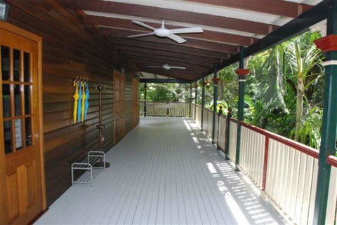 Appian Beach House - Holiday Cairns 1