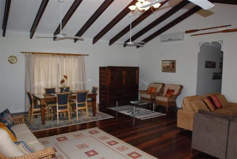 Appian Beach House - Holiday Cairns 2