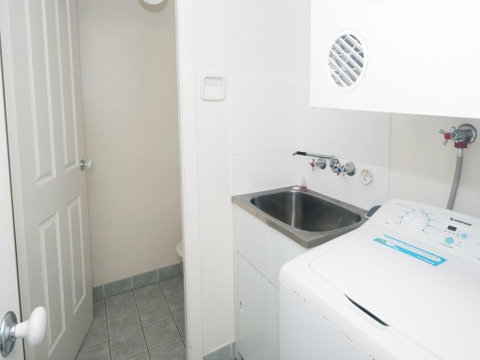 Aquarius Apartment 3 - Holiday Cairns 1