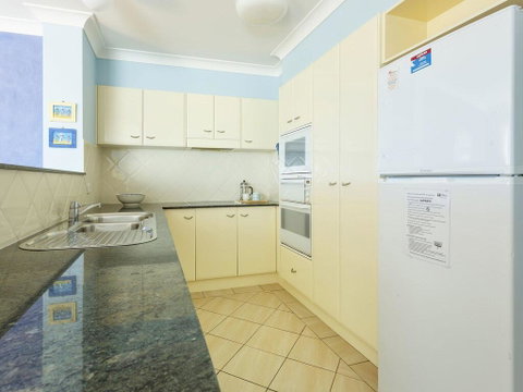 Aquarius Apartment 7 - Holiday Cairns 3