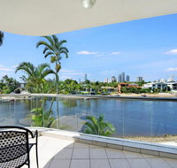 Arc Resort Stunning 3 Bedroom in Broadbeach - Holiday Cairns