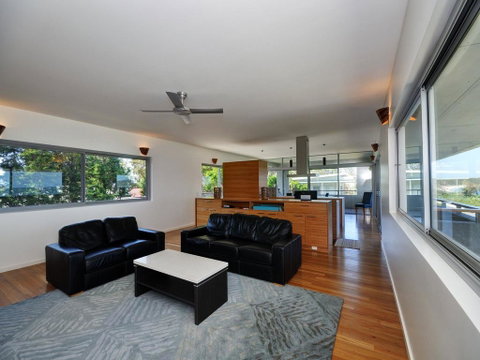 Architectural Design On The Beach - Holiday Cairns 0