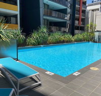 ARENA CENTRAL EXEC VIEWS WINE NETFLIX WIFI PARKING - Holiday Cairns